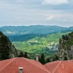 Aparthotel Montanema Handmade Village Platanakos